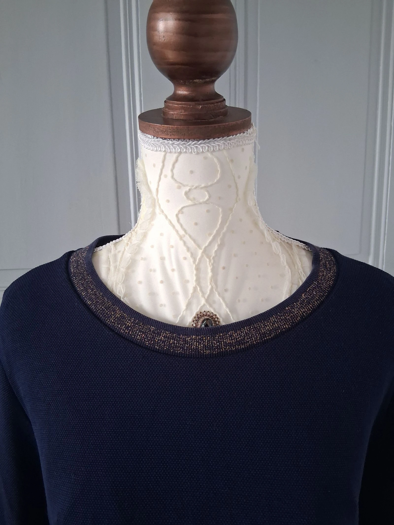 Blusa azul marino Bonobo – Estilo oversize y detalles dorados – Talla M – photo 4
